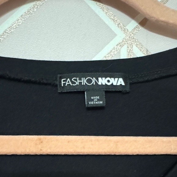 Fashion Nova Classic V Neck Black Crop Top Medium - Picture 2 of 2